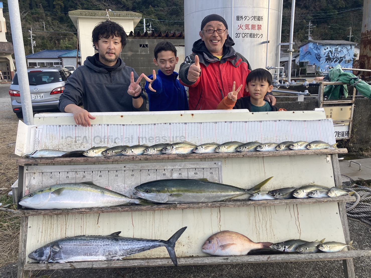 2023年2月5日 掛ったアジにブリ連発！これが串本胴付き仕掛けの釣り